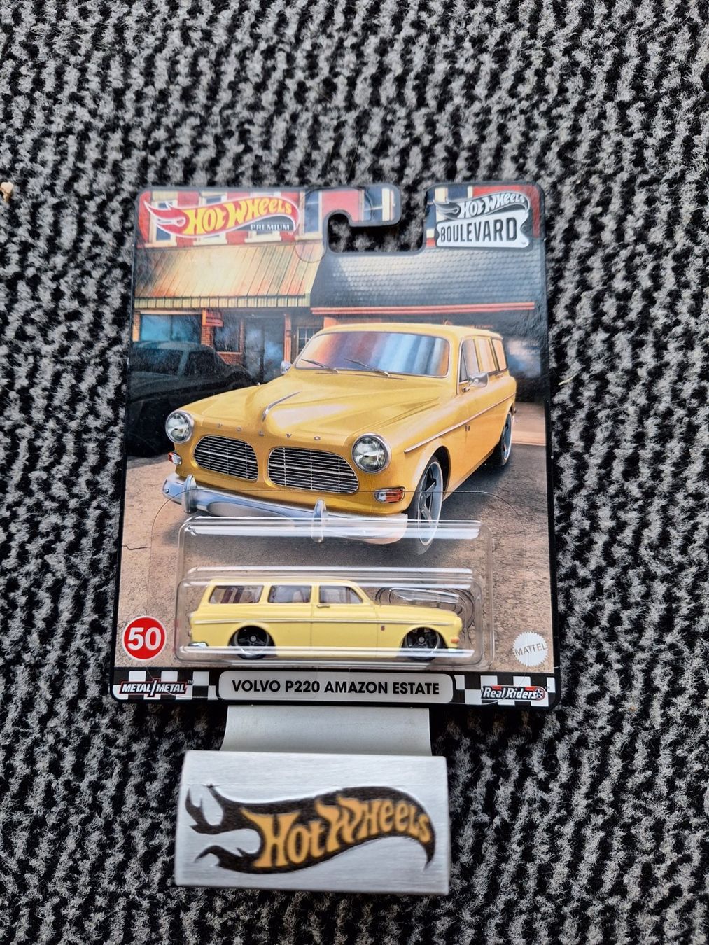 Hot Wheels Premium Boulevard #50 Volvo P220 Amazon Estate