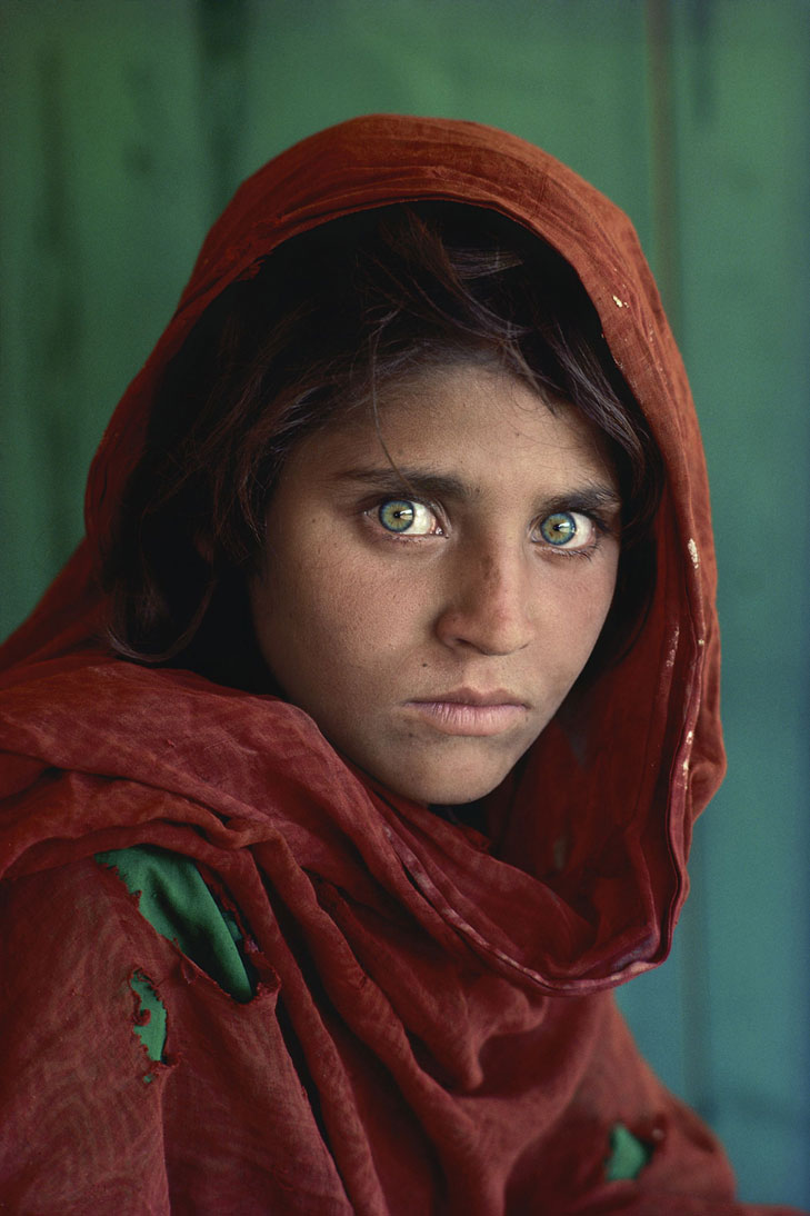 Steve-McCurry_Afghanisches-Mdchen_Peshawar_Pakistan_1984_Steve-McCurry_Magnum-Photosjpg