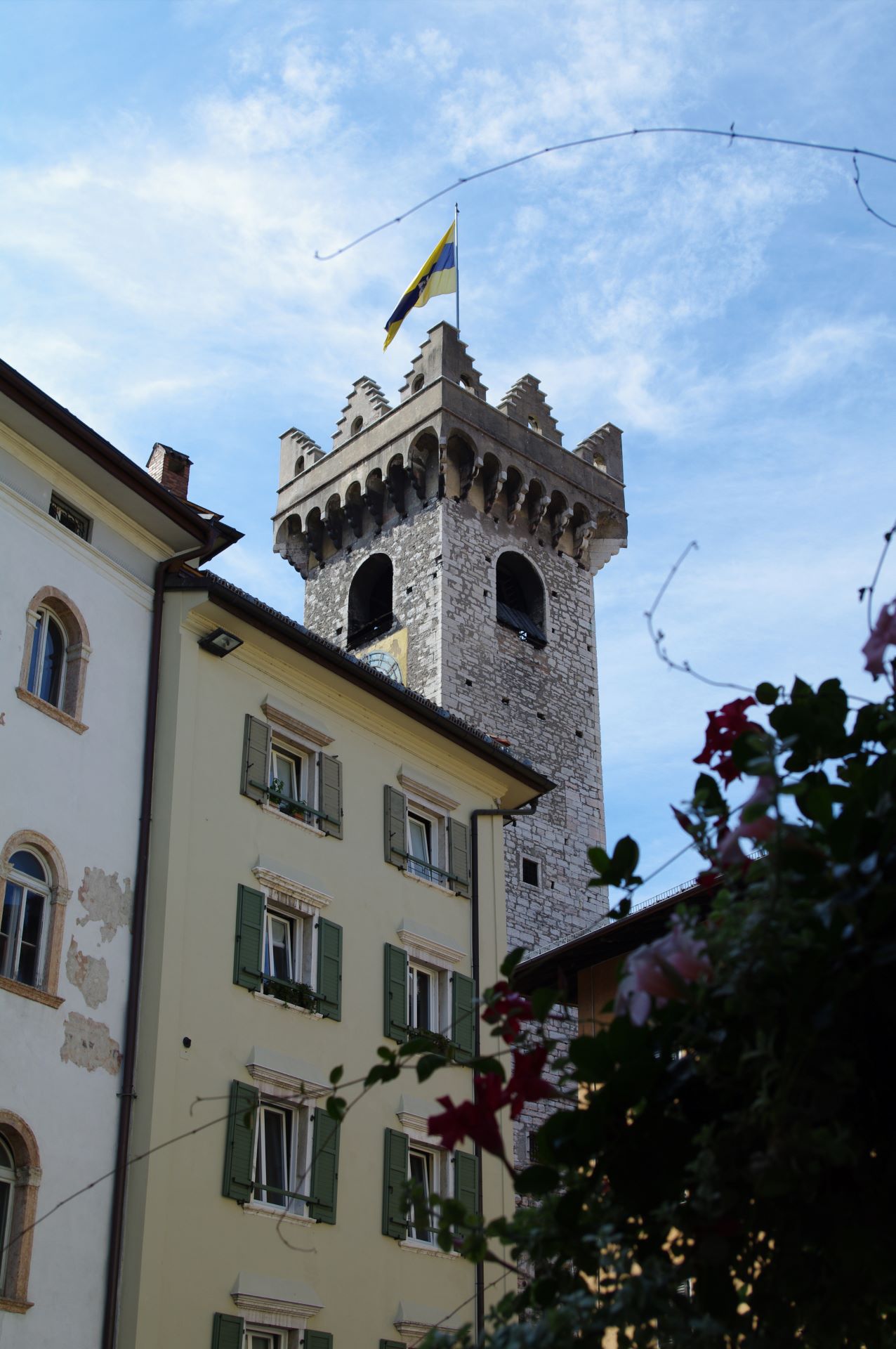 Der Turm heisst auch Torre di Piazza, da er am Domplatz liegt