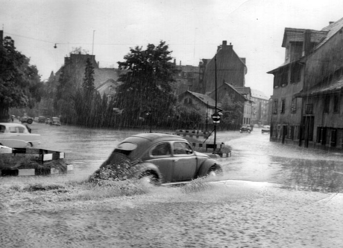 Hochwasser in der Steinstrasse in den 50er-Jahren