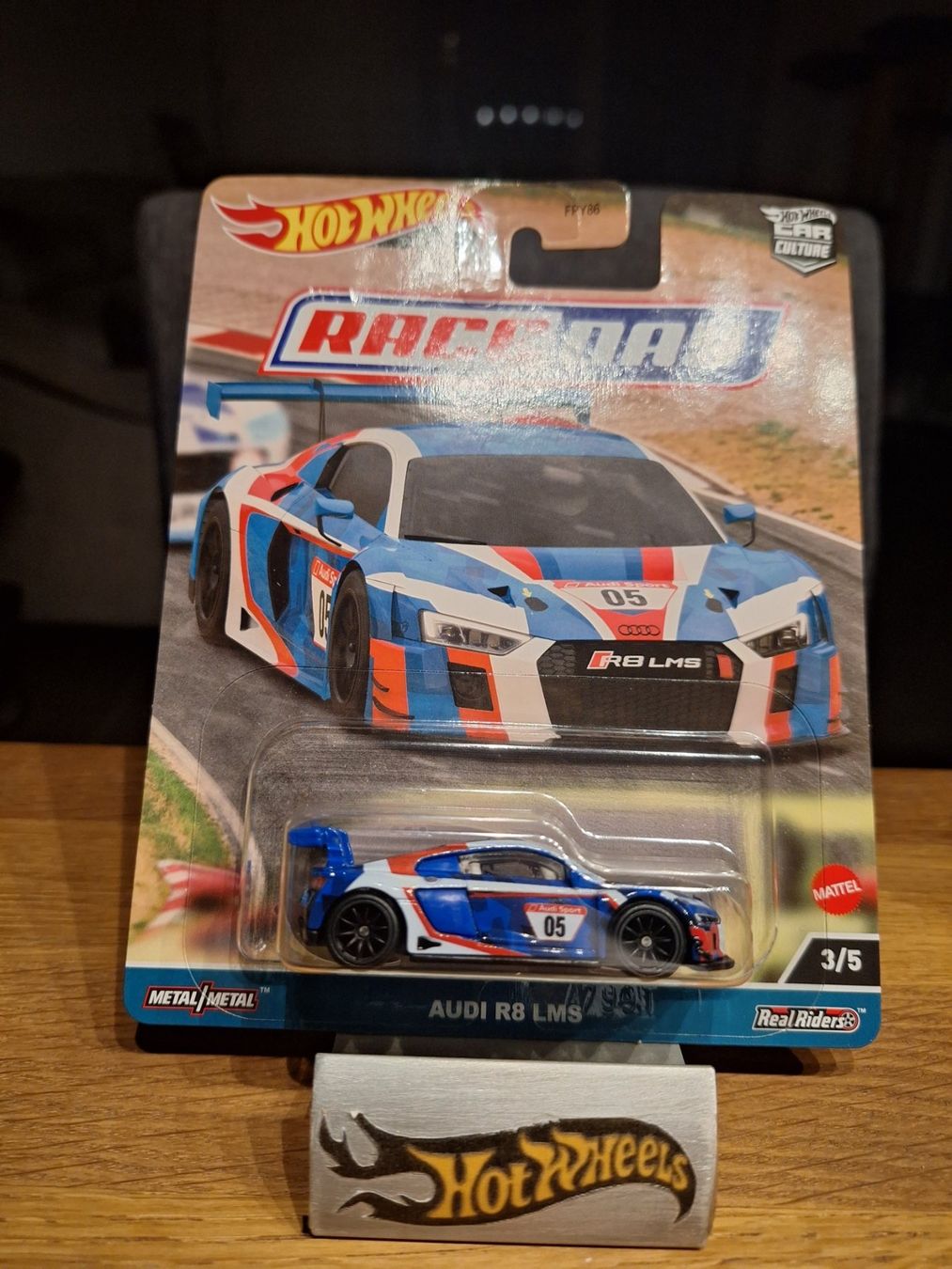 Hot Wheels Premium Race Day 2023 Audi R8 LMS 3/5