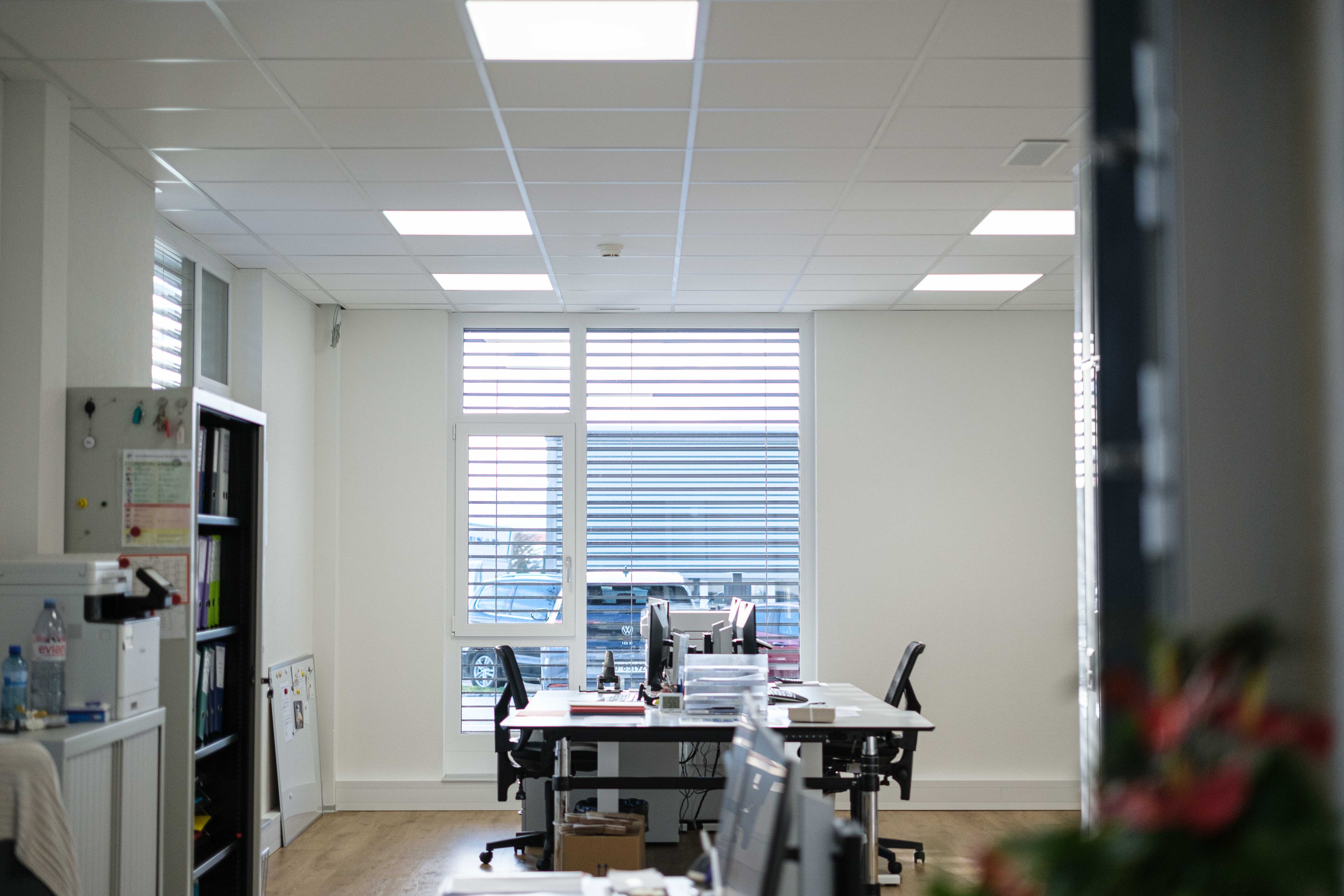 Ausgewogen/Effizient - LED Büroleuchte