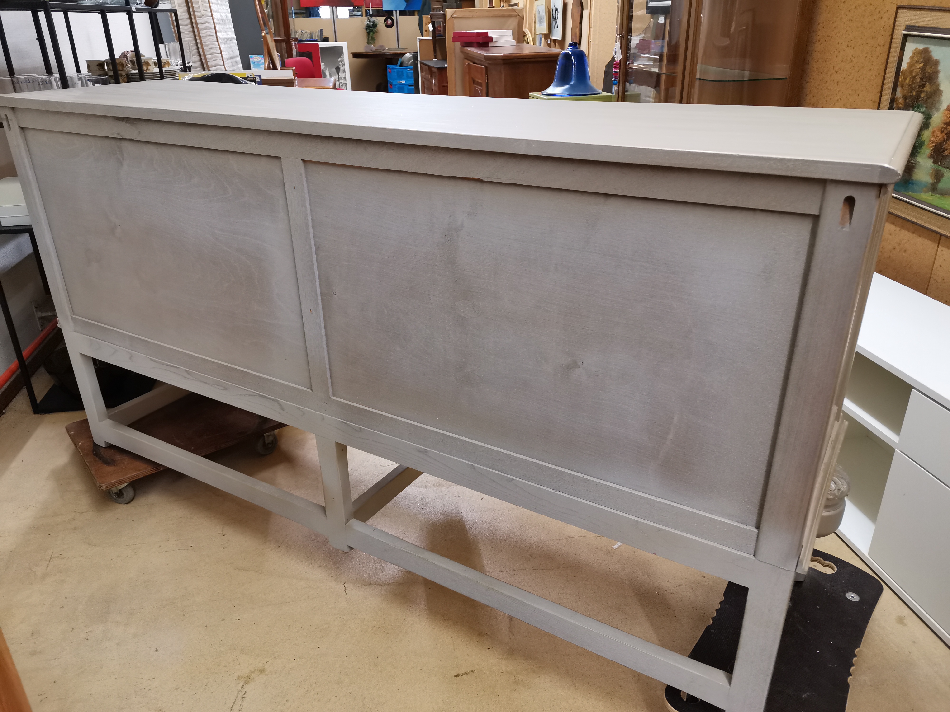 Sideboard Silber mit einem Hauch Gold und Schnitzereien ANTIK