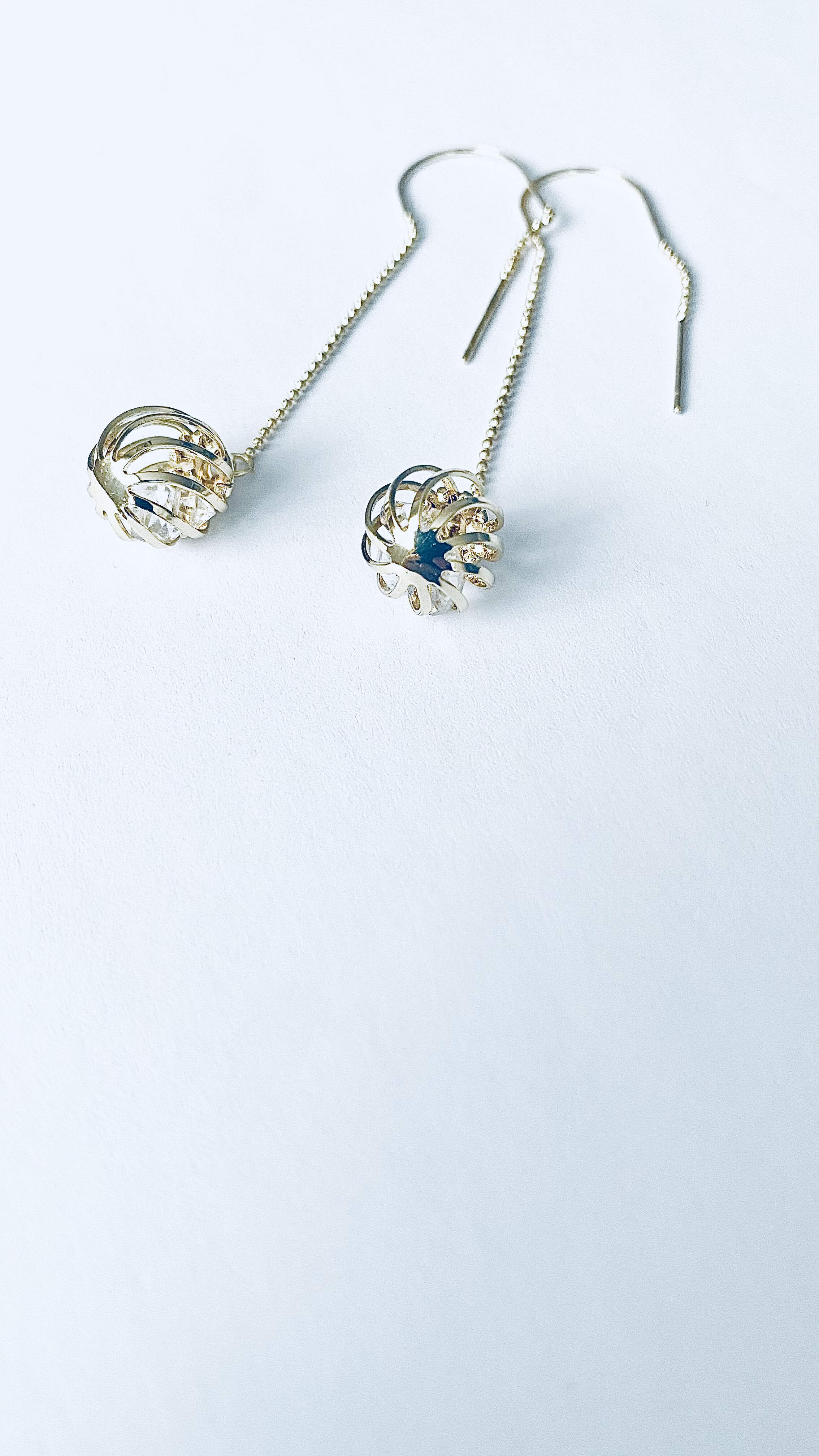 Earrings with an hollow ball