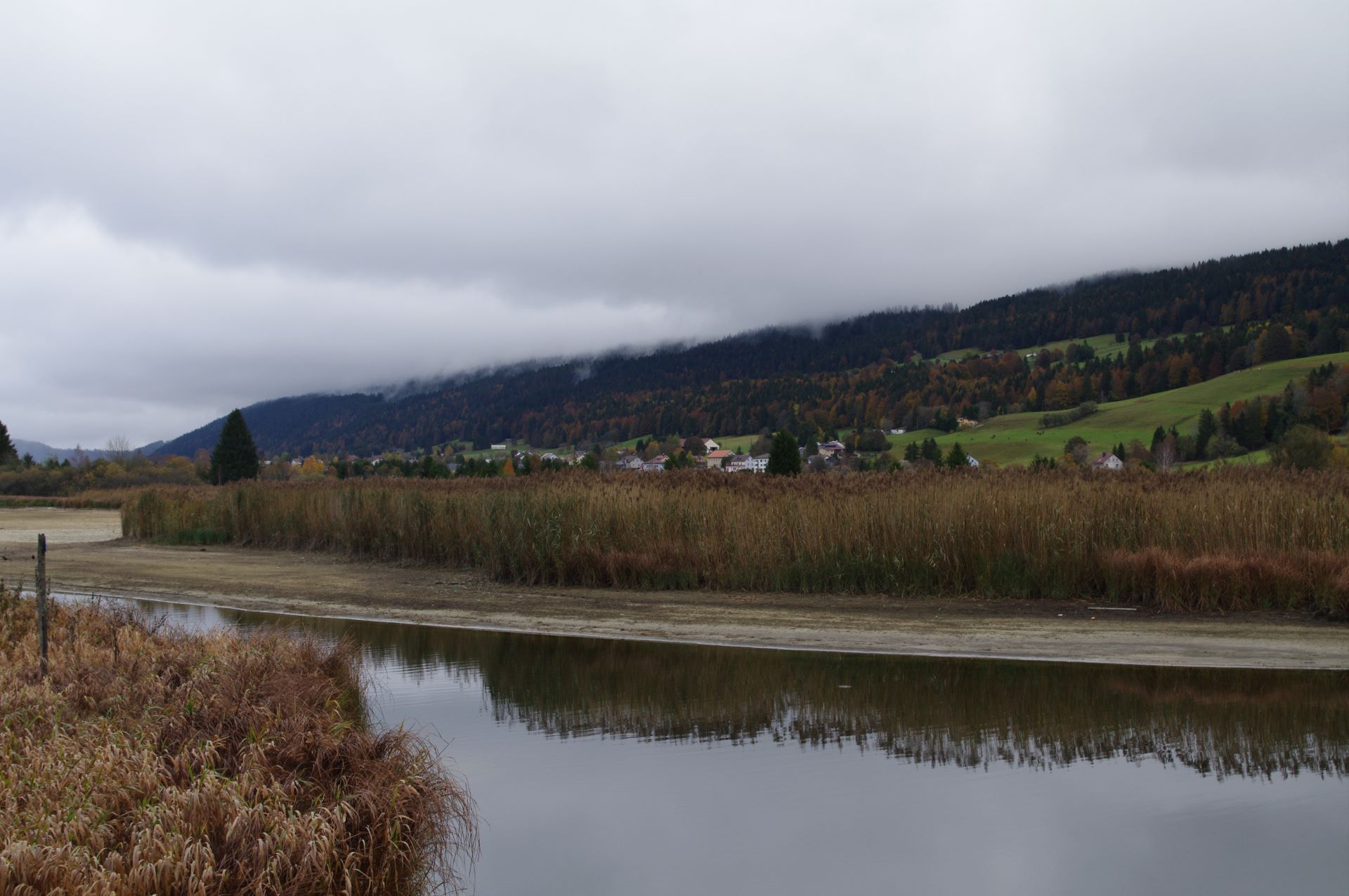 Nebst der Fischerei lädt der See auch zum Baden ein