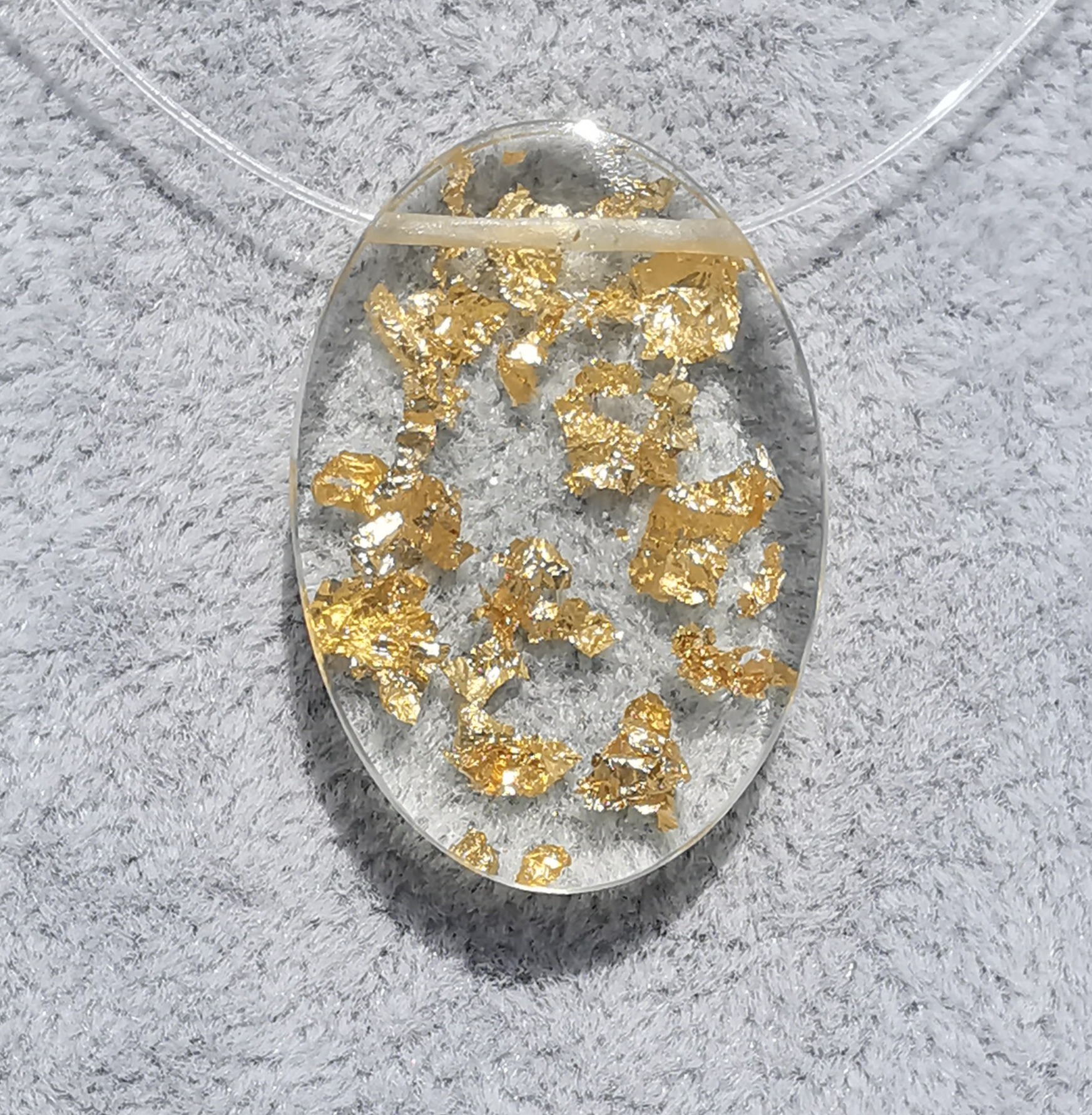 3140 - Gold Sheer Oval (incl. nylon neckband)