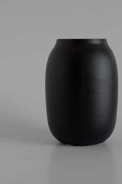 Schwarze Vase - Minimalistisches Dekor