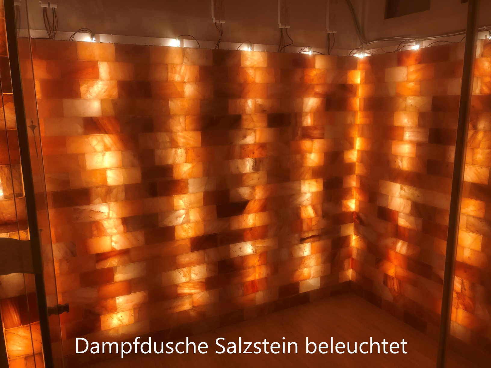 Bau-Salzstein beleuchtet