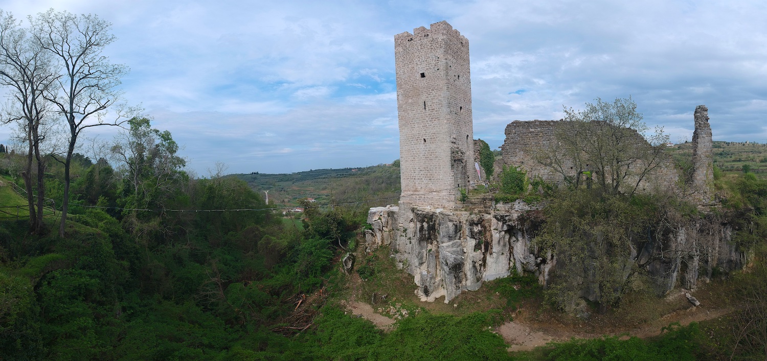 The Momjan Castle