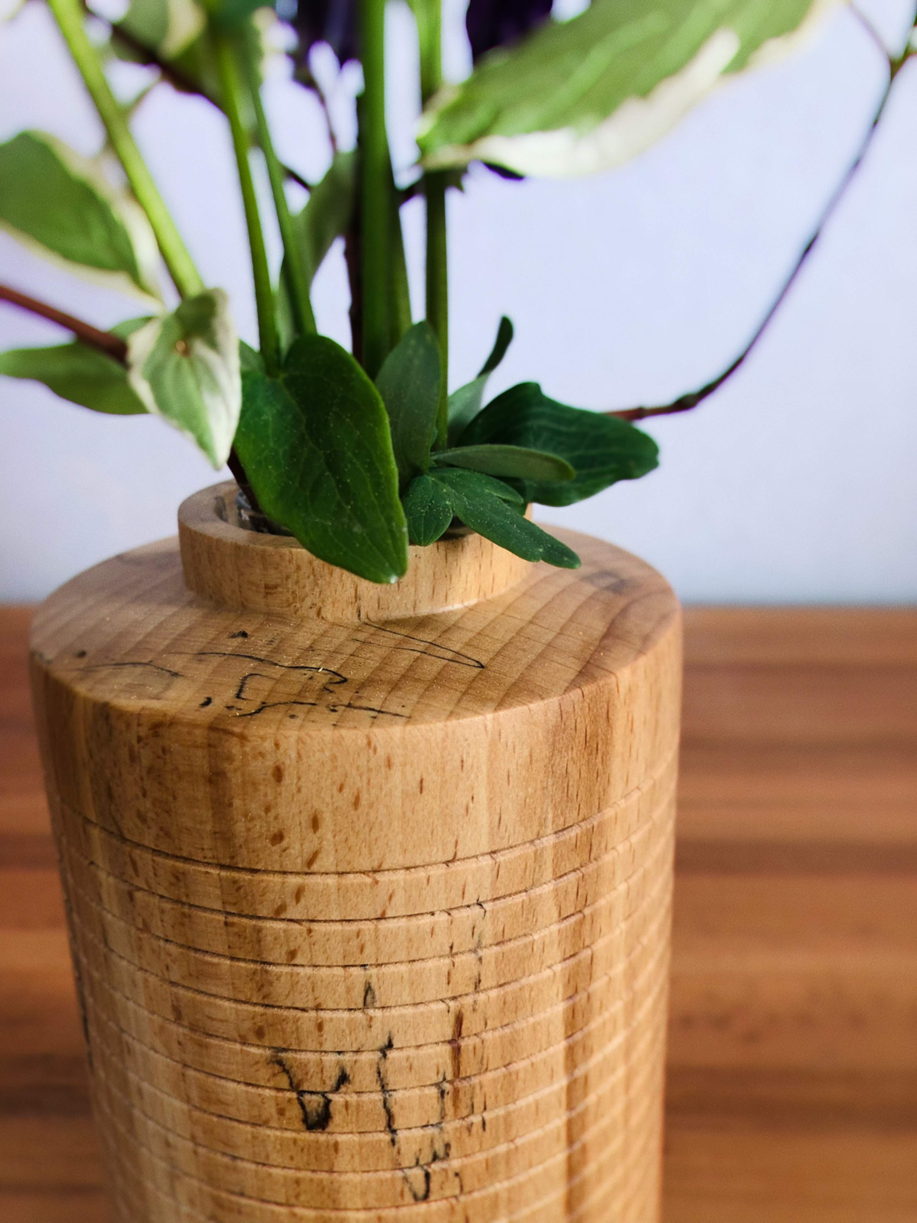 Vase aus Buchenholz