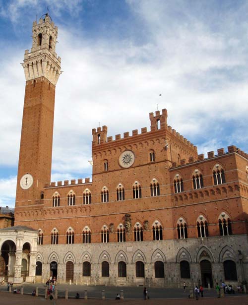 Torre-del-Mangia-Piazza-del-Campo-Sienajpg