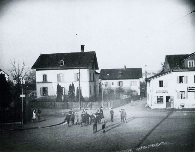 Der Anfang der Friesenbergstrasse am Goldbrunnenplatz um 1915