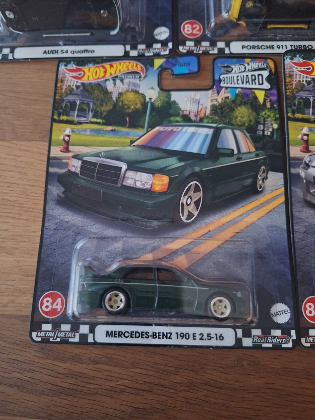 Hot Wheels Premium Boulevard Mercedes-Benz 190 E 2.5-16 #84