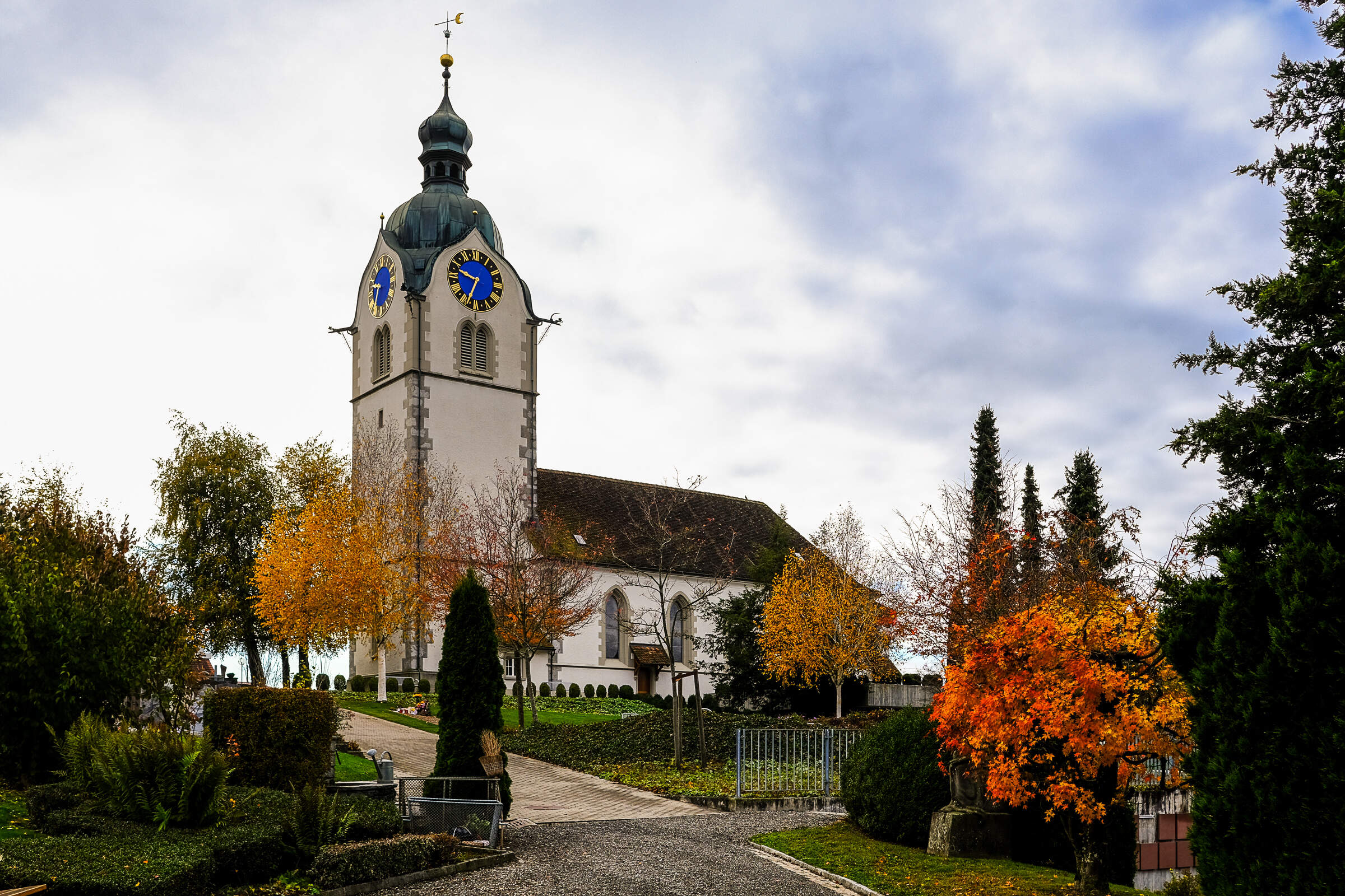 1529 erbaut als erste ref. Kirche in der Schweiz