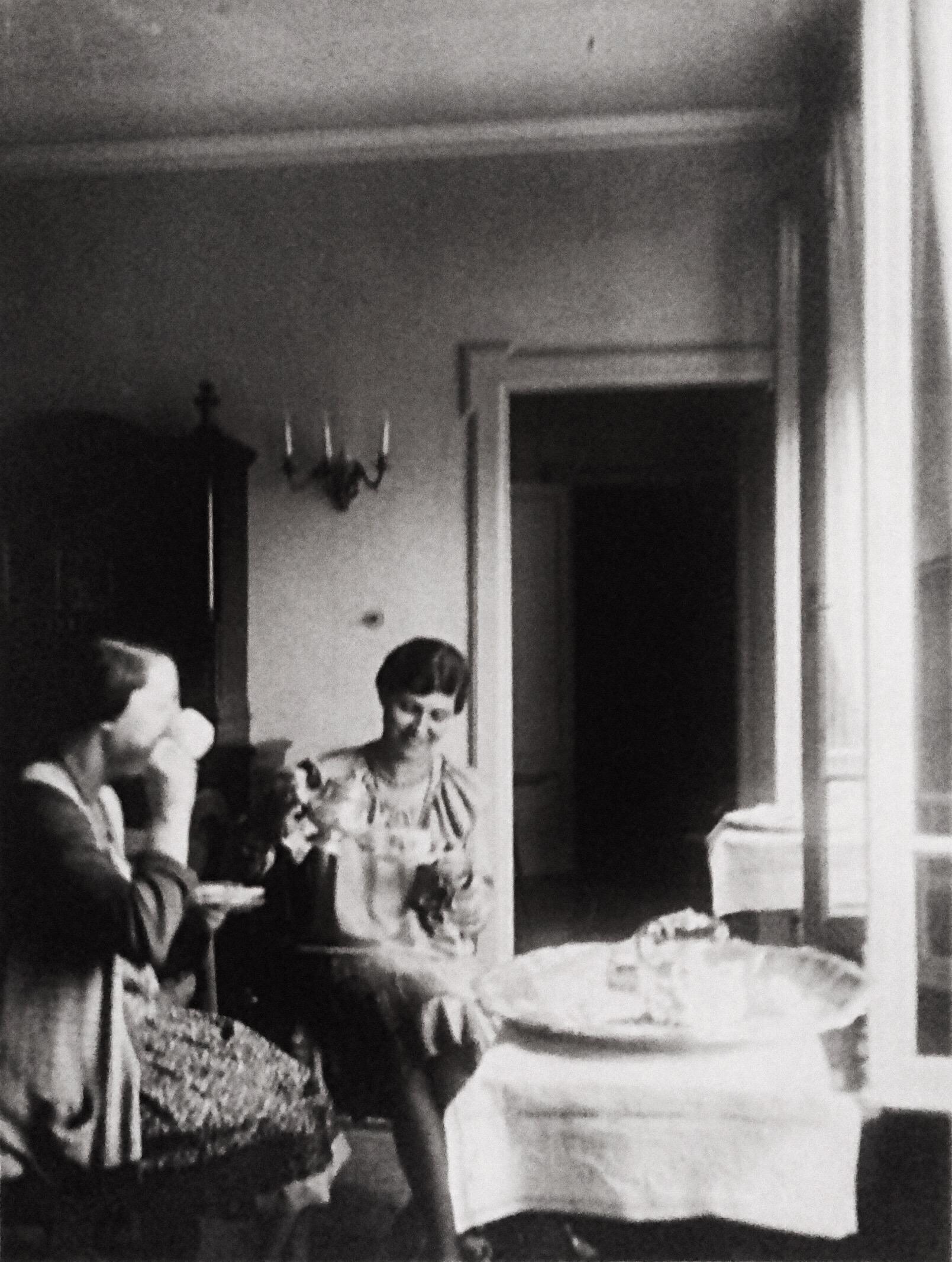 Beautiful Old Photographs - Tea Time with Chiara (BNID0028)