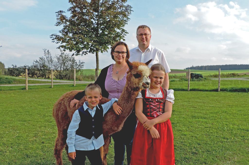 Familie Rainer mit Alpaka