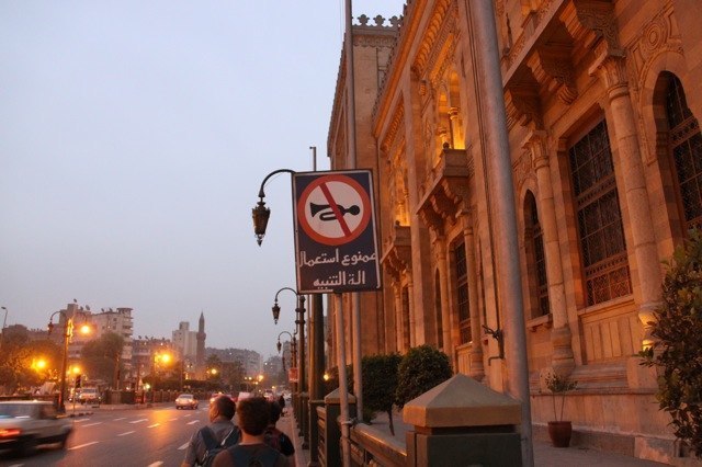Das Pictogram auf diesem Schild ist auch für Ägypter unverständlich