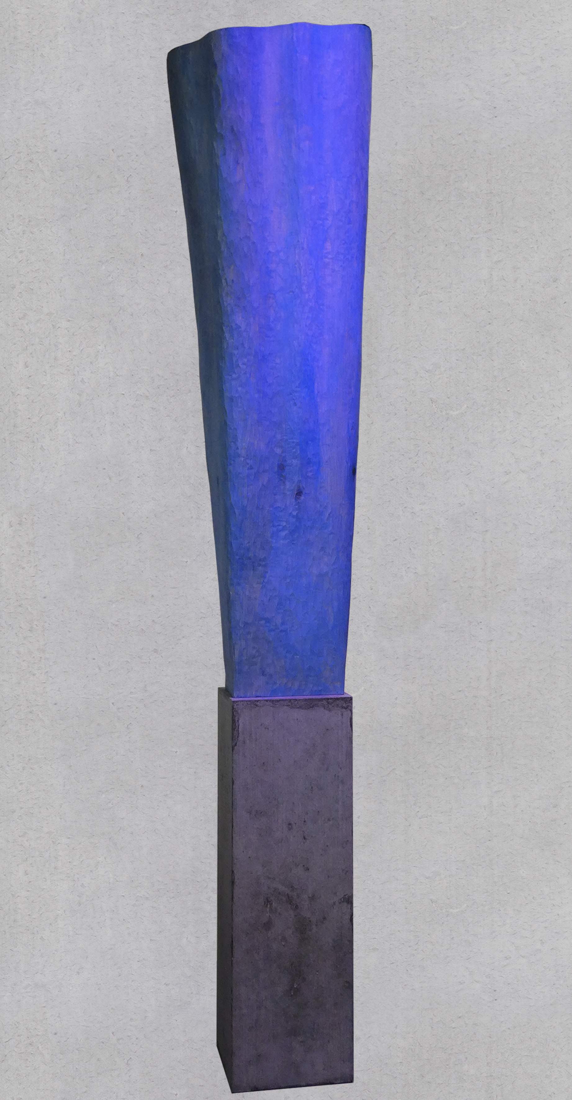 Skulptur Weymouths-Kiefer, Sockel Beton, Gesamthöhe 162 cm