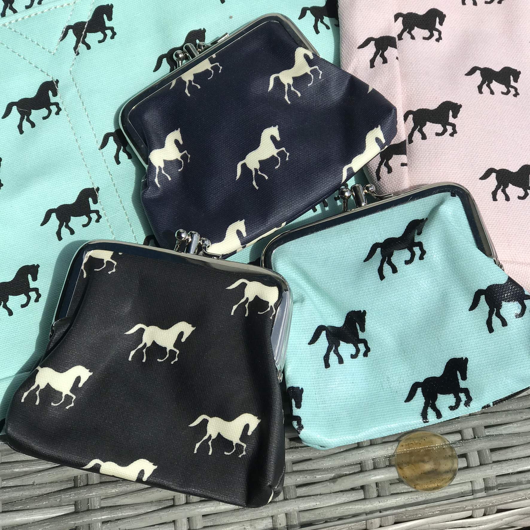 Geldbörse "Pferde" aus hochwertigem Wachstuch - in 3 Farben erhältlich