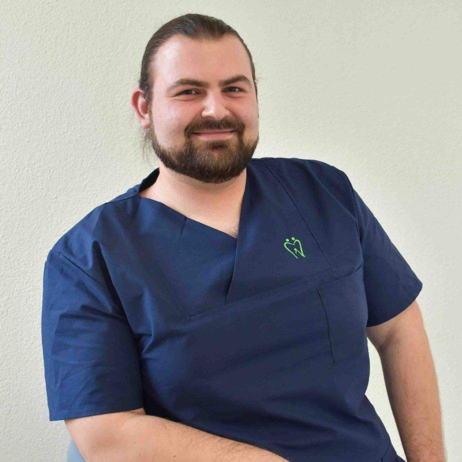 Zahnarzt Dr. med. dent. Nikola Jovanovic tätig in der Zahnarztpraxis Käch