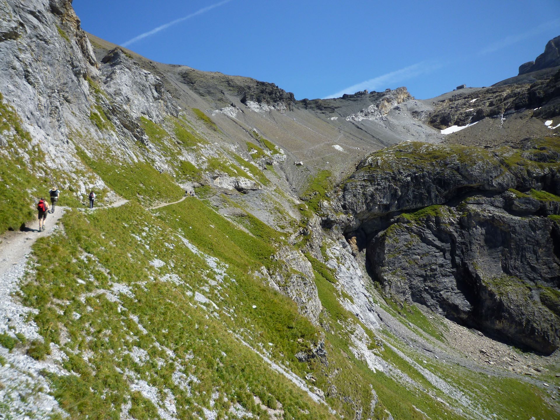 Der Weg flacht zum Glück etwas ab