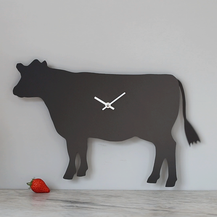 Wanduhr in der Silhouette einer Kuh
