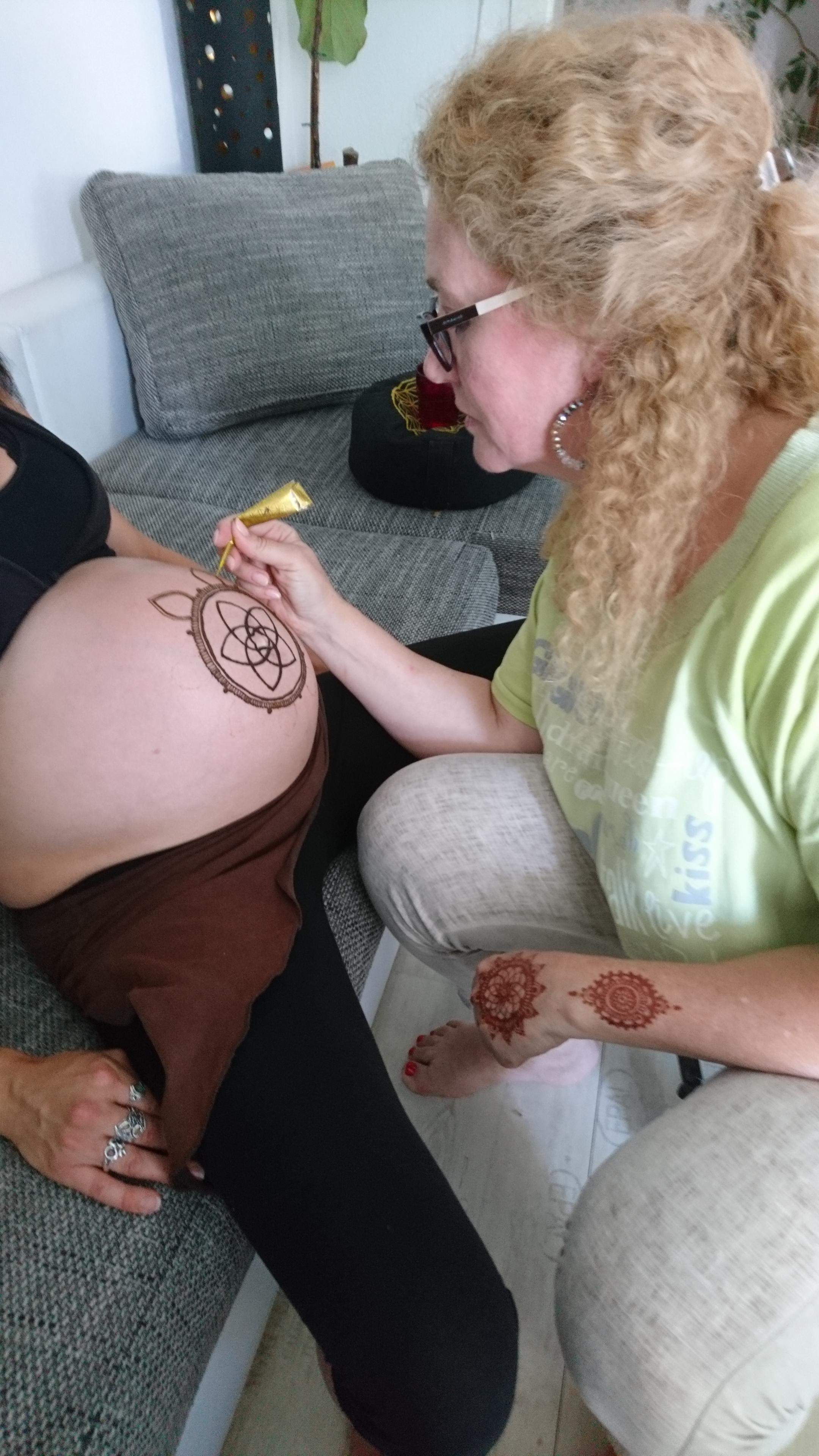 Ein wunderbares Erlebnis für die werdende Mutter aber auch für mich als Henna Artist