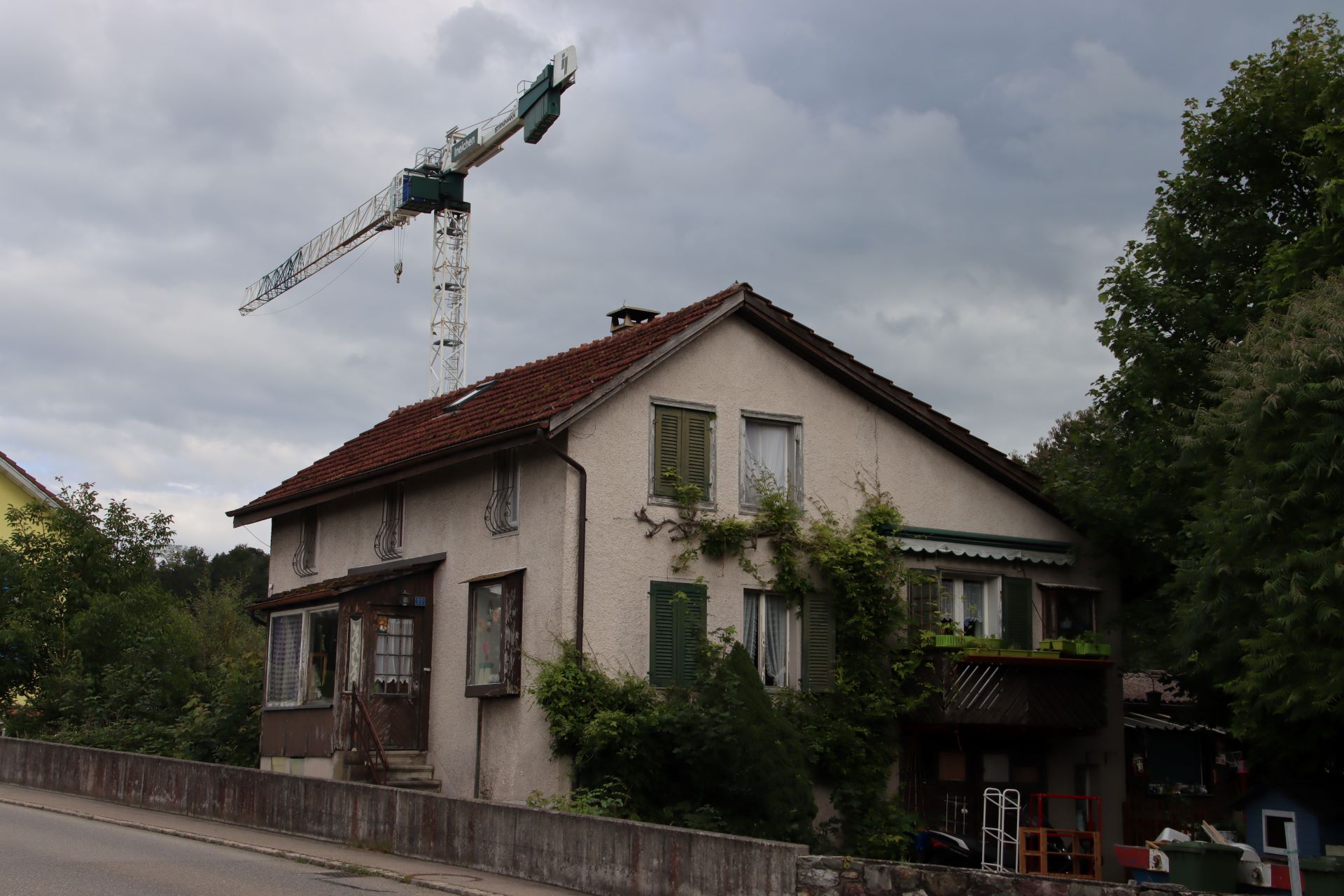 Nebst gut erhaltenen, gibt es in Ottenbach natürlich auch Gebäude mit Renovierungsbedarf