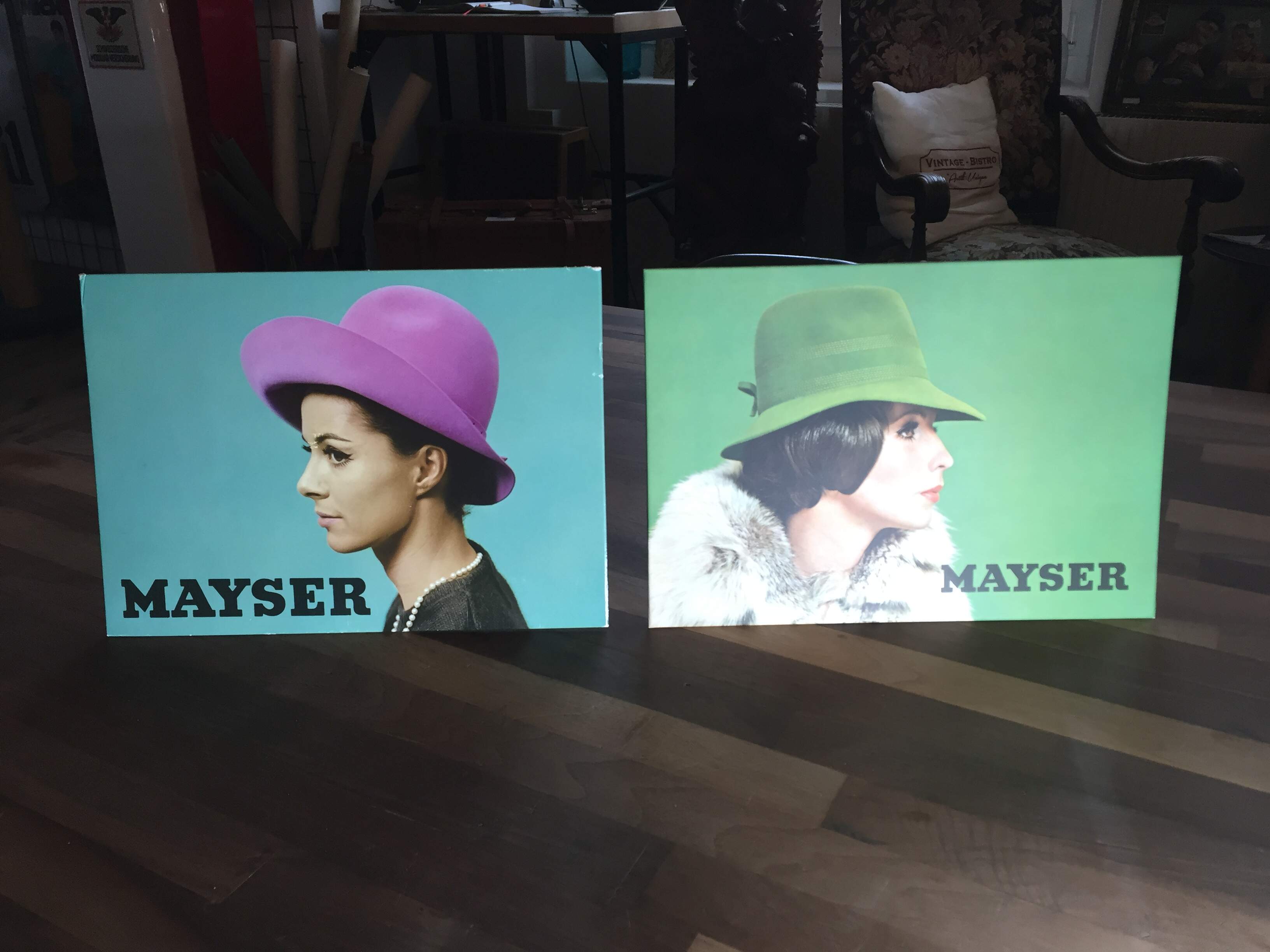 2 Karton Aufsteller Werbeschilder Mayser Hüte
