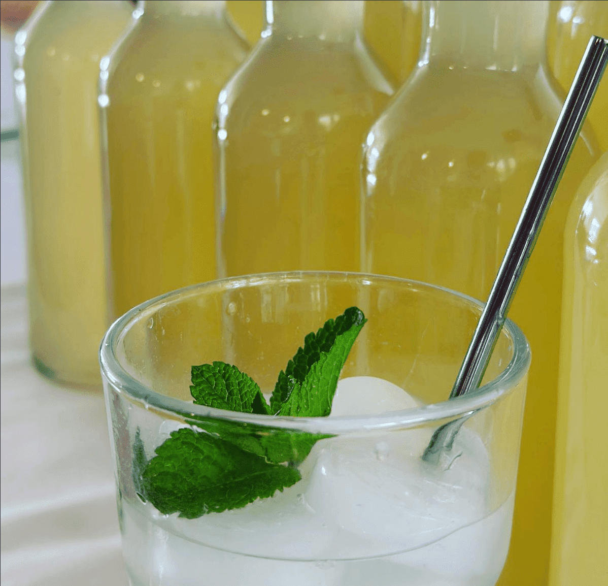 FRANS drinks pre mixed cocktail mit Limette und Minze