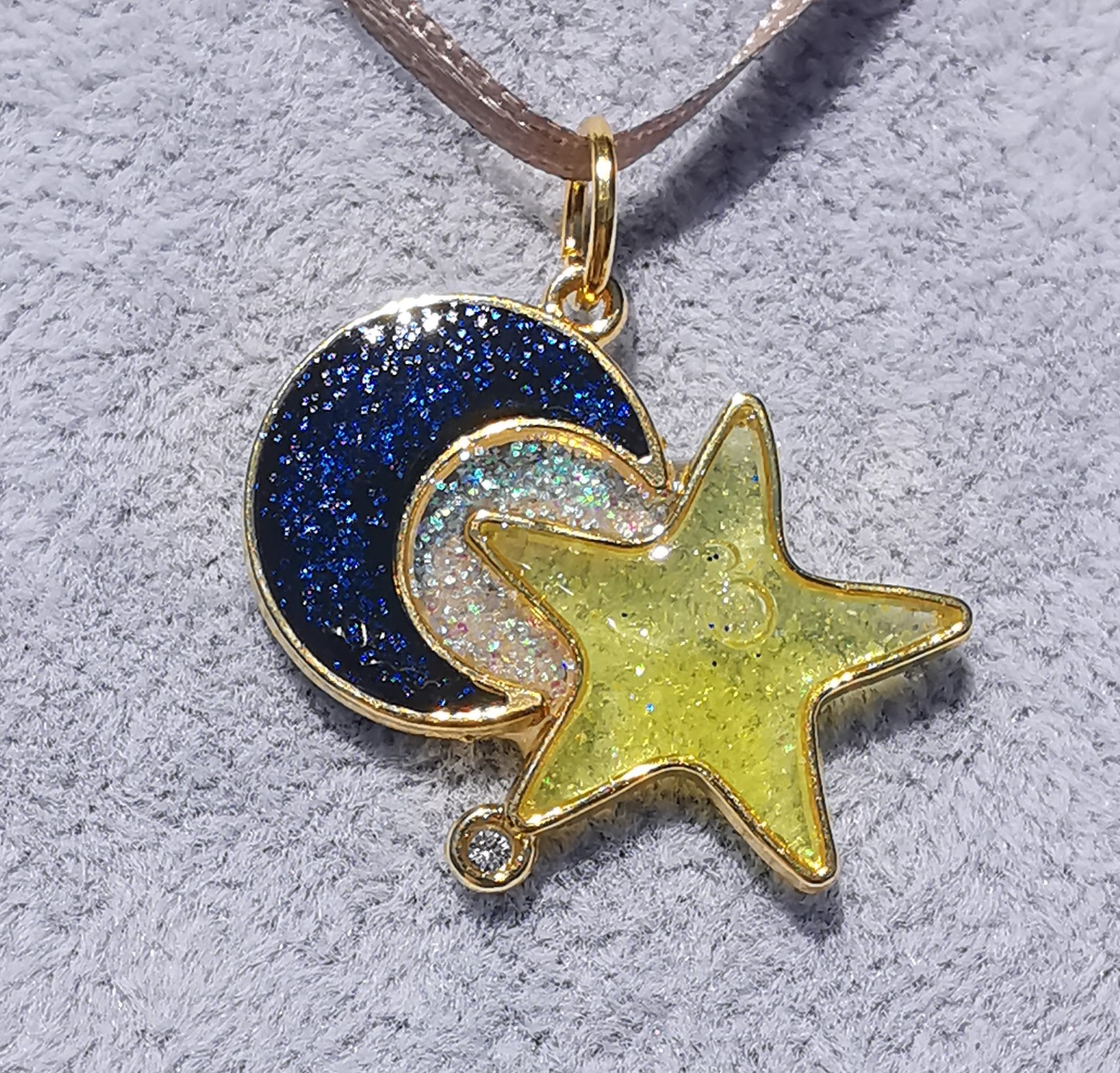 3520 - Yellow Star Blue Moon