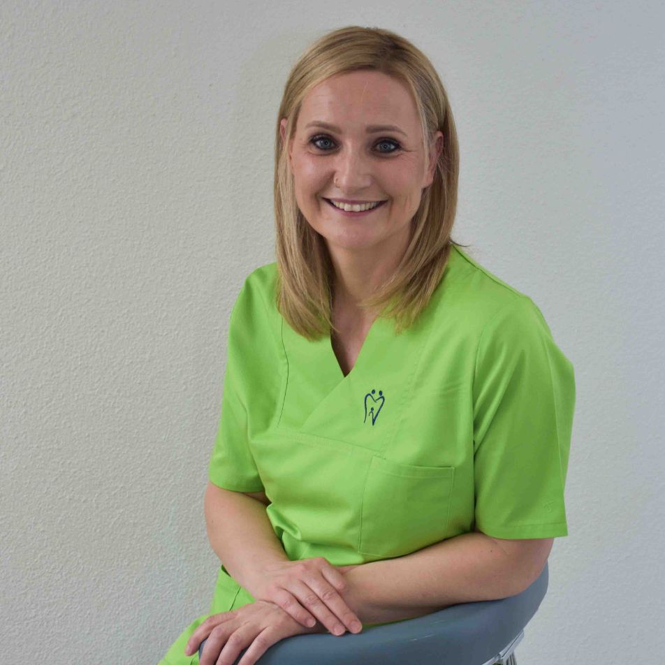 Prophylaxe-Assistentin Daniela Wangeler tätig in der Zahnarztpraxis Käch
