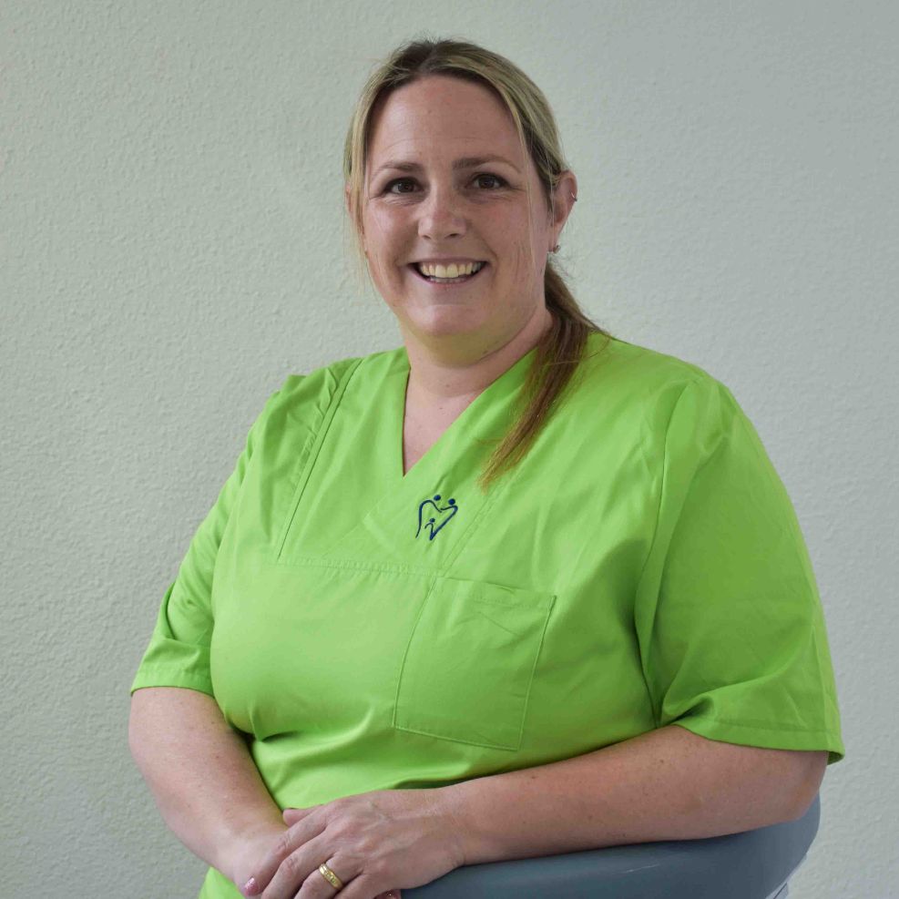 Prophylaxe-Assistentin Chantal Hess tätig in der Zahnarztpraxis Käch