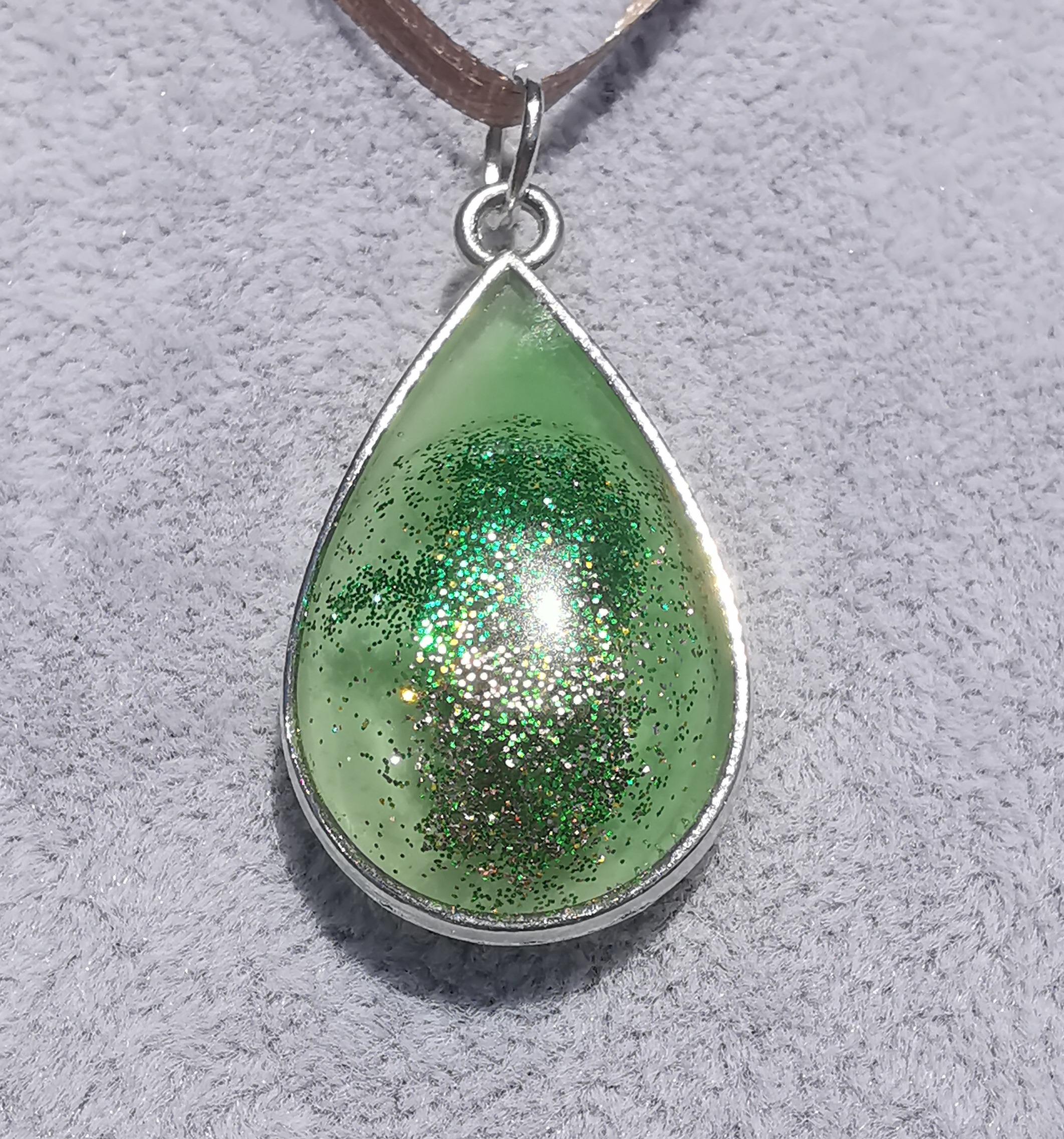 3060 - Green Glitter Drop