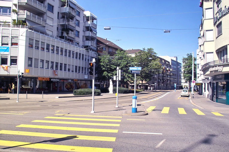 Die Schmiede im Jahr 2008, Blickrichtung Brimensdorferstrasse stadteinwärts