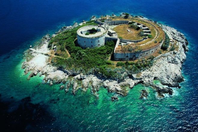 Burgu në ishullin Mamula do të shëndërrohet në hotel luksoz