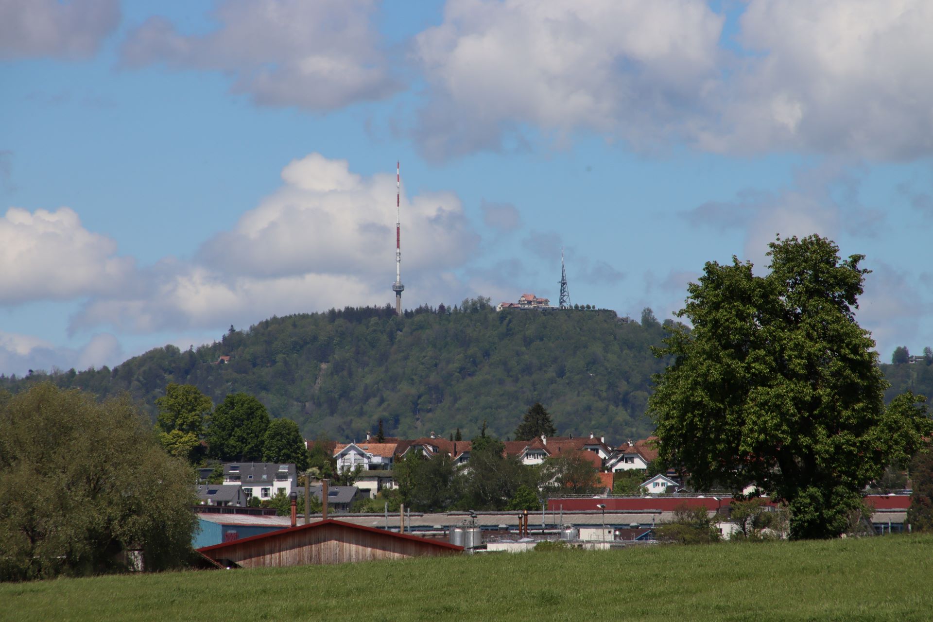 Blick auf den Hausberg von Zürich und das "Fry-Resort"