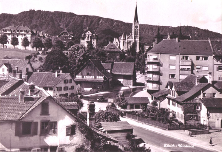 Im Vordergrund links die Schlossgasse. Ganz rechts das Bethaus. 1902