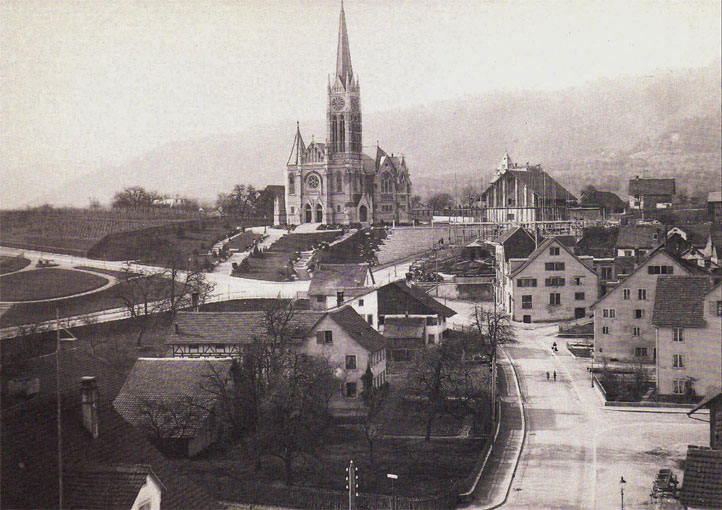 Die Bühlkirche vor 1899. An Stelle der grossen Scheune steht heute das Kirchgemeindehaus