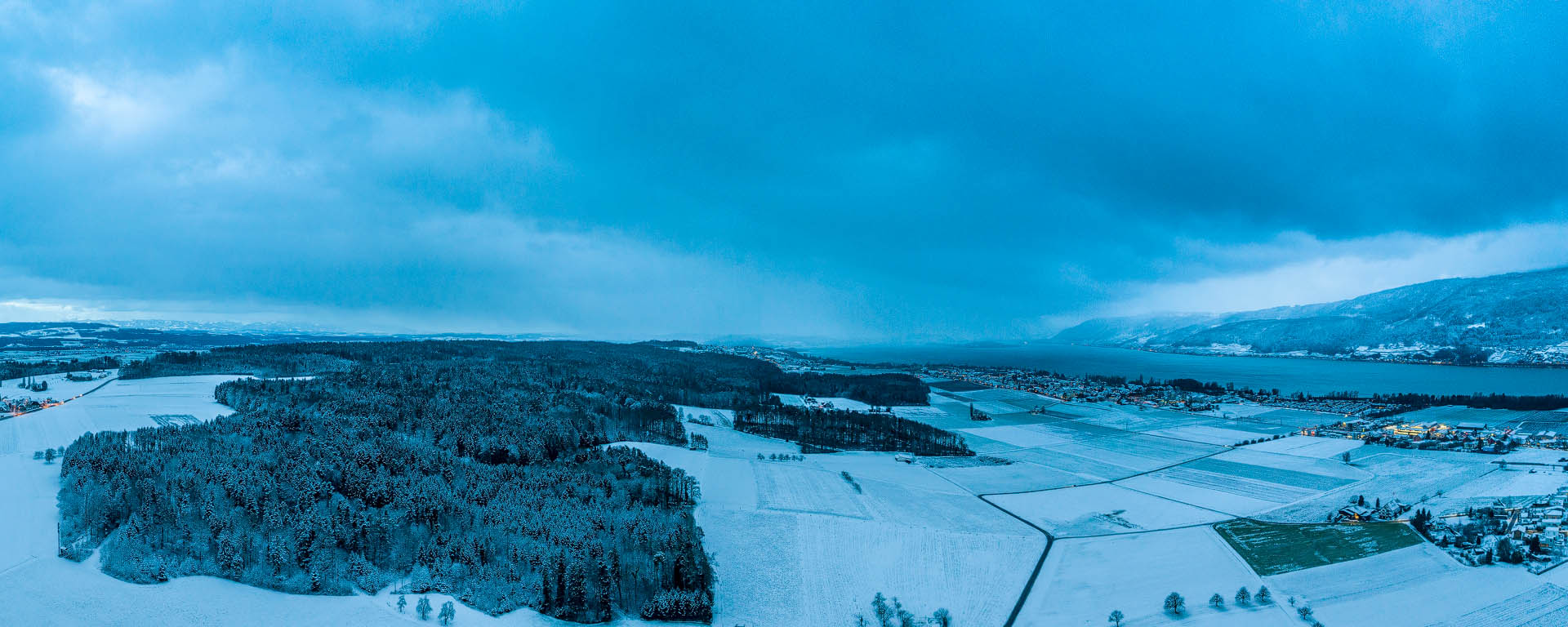 Berner Seeland Winteraufnahme aus der Luft