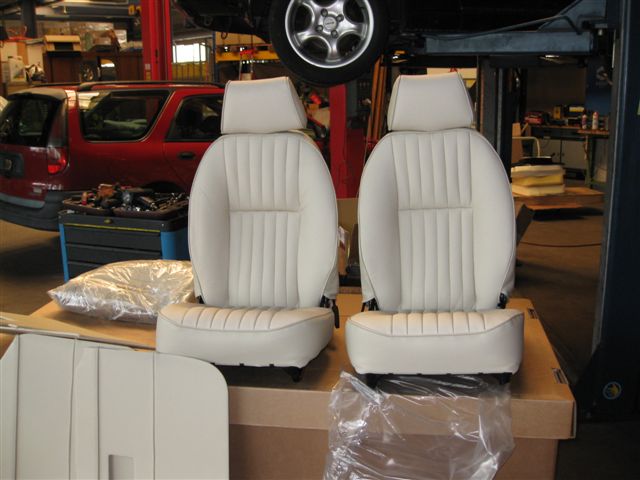 7001_MG und TR West Classic Sitze in Jaguar Cream plus Verkleidungssatz WEST Spezial (6)