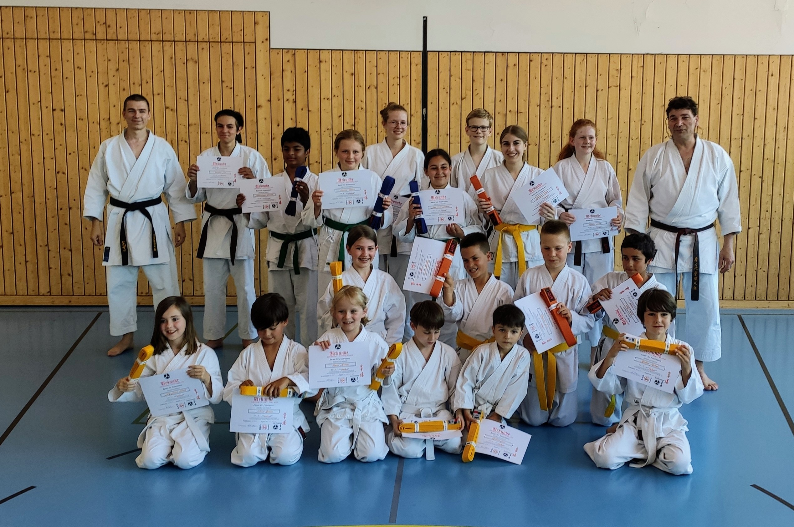 Karate-do Fraubrunnen Kyu Prüfung Kinder Gruppenfoto