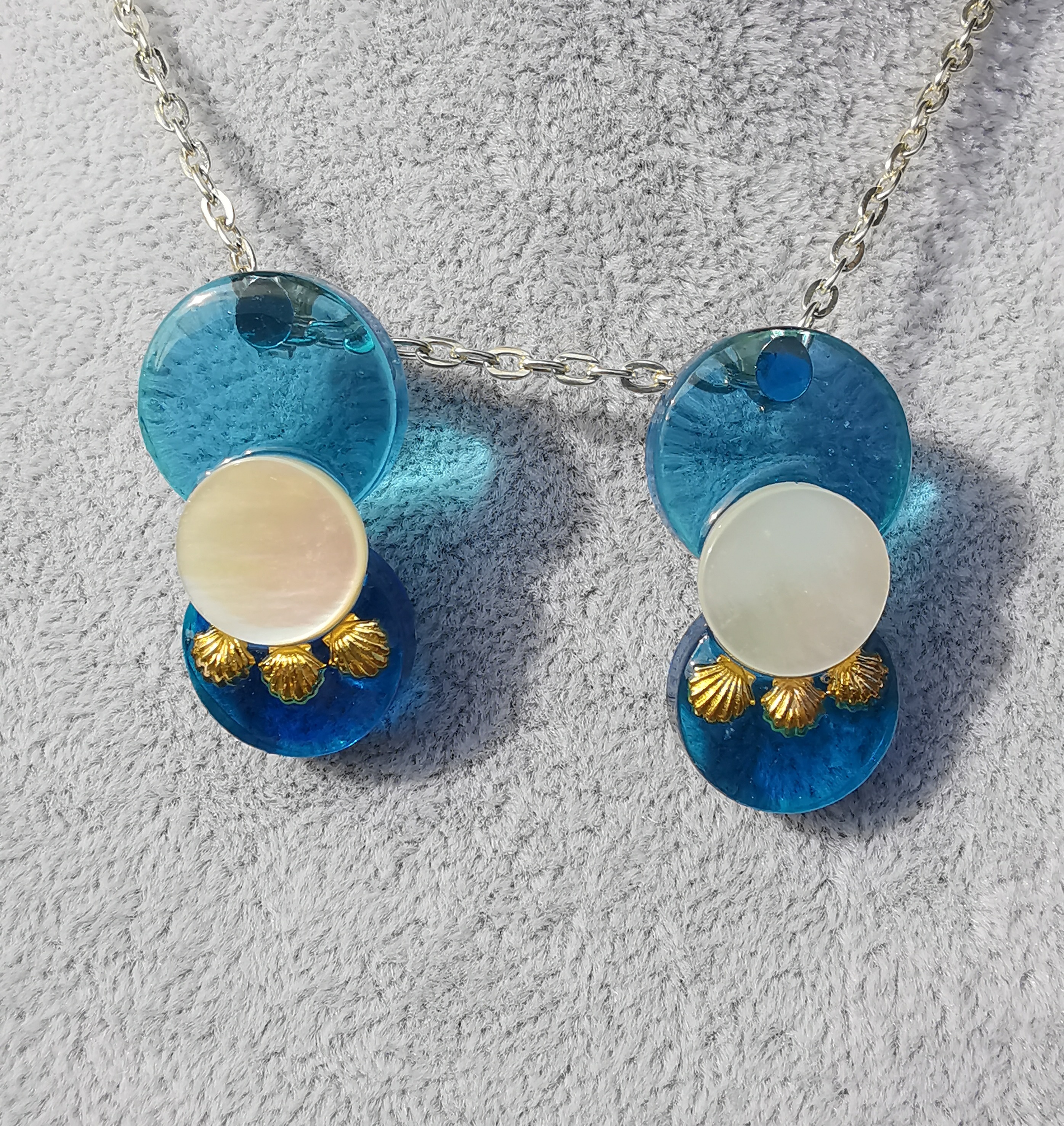 9140 - Golden Shell Blue Circle Earrings