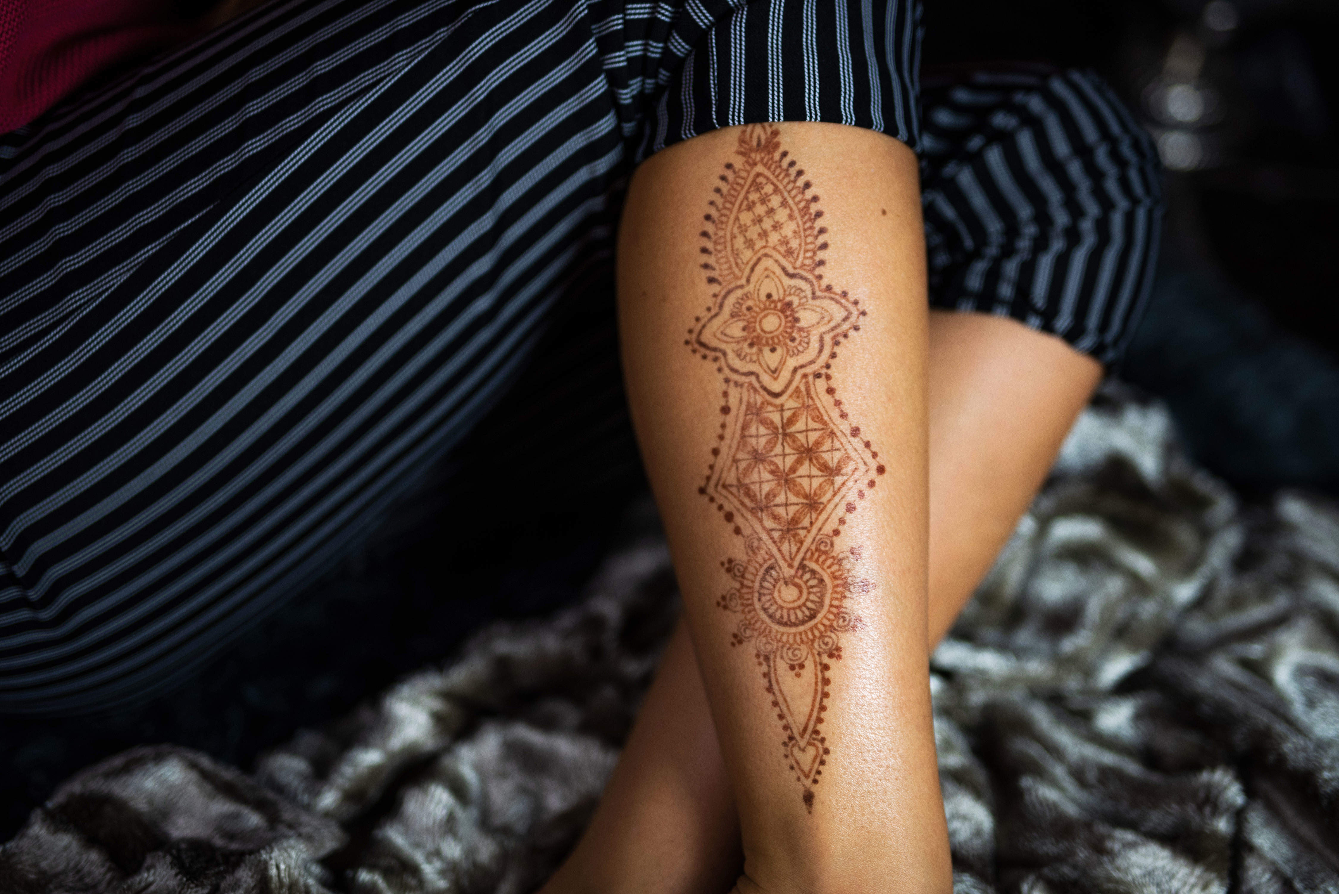modernes Henna Design, eher im grafischen Stil
