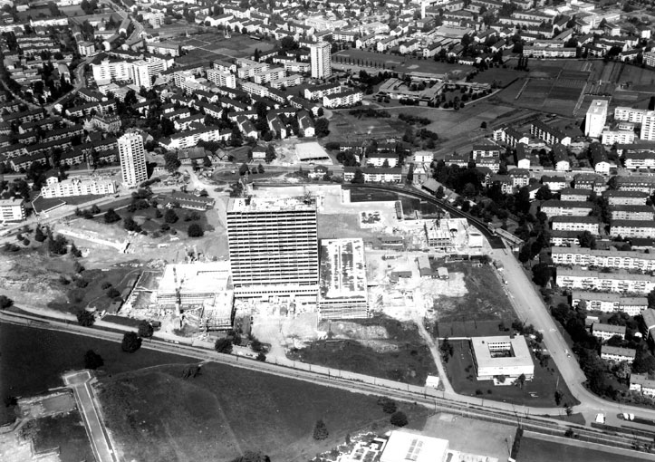 Das Stadtspital Triemli im Bau. Eröffnet im Jahr 1970