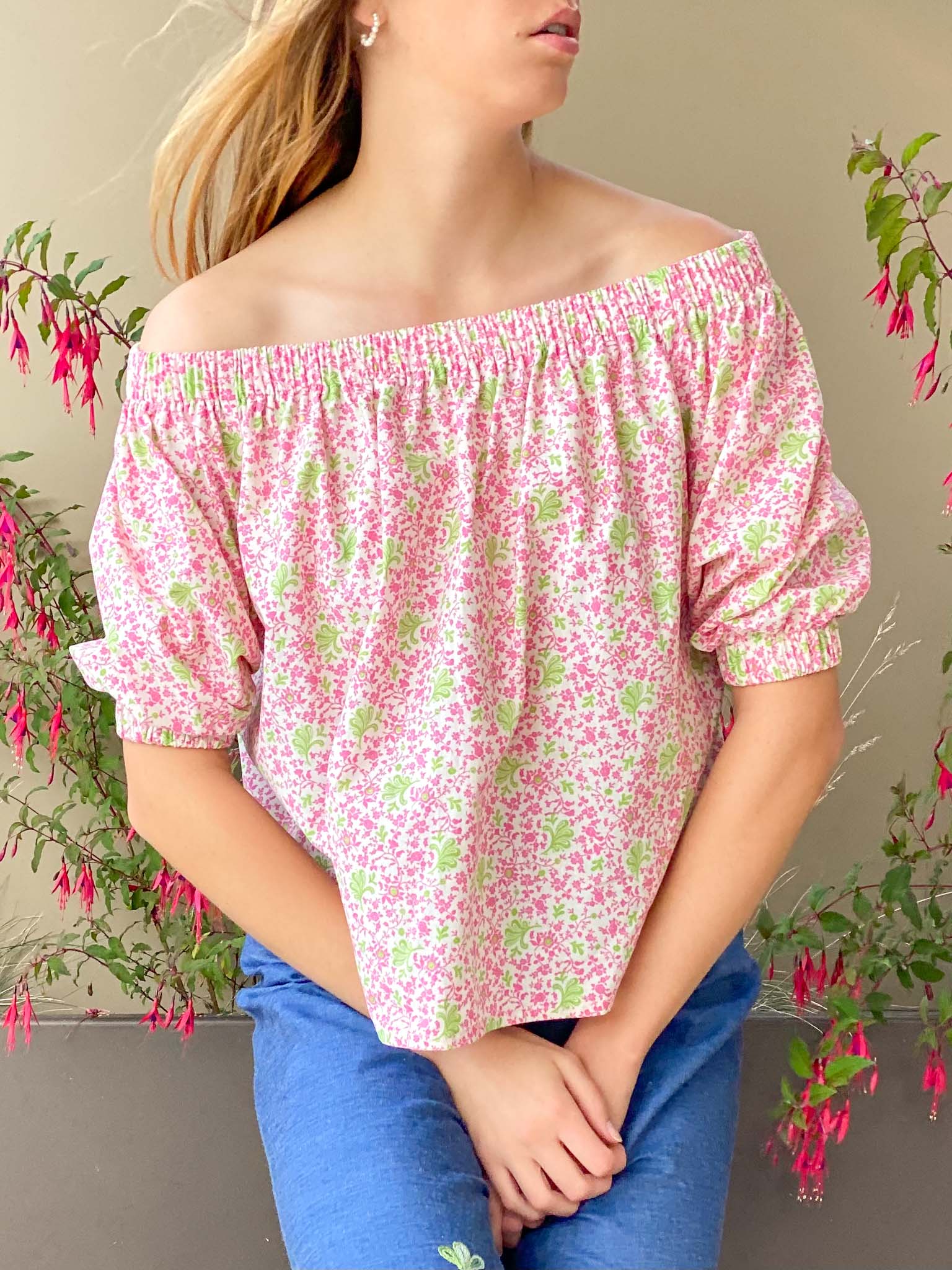 Shoulder free cotton blouse