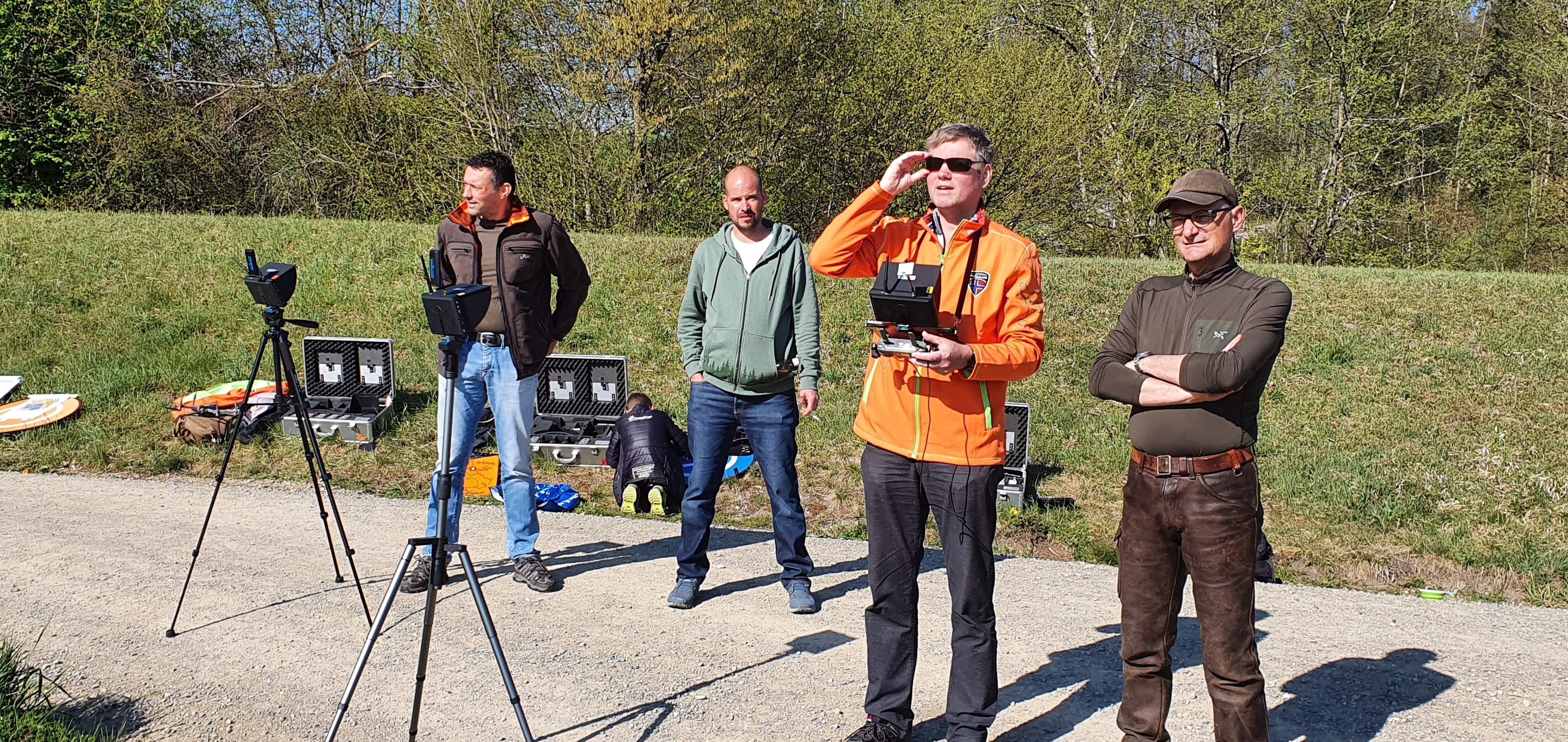 Vorbereitung zur Rehkitzrettung mit Drohnen im Jagdbezirk Amt