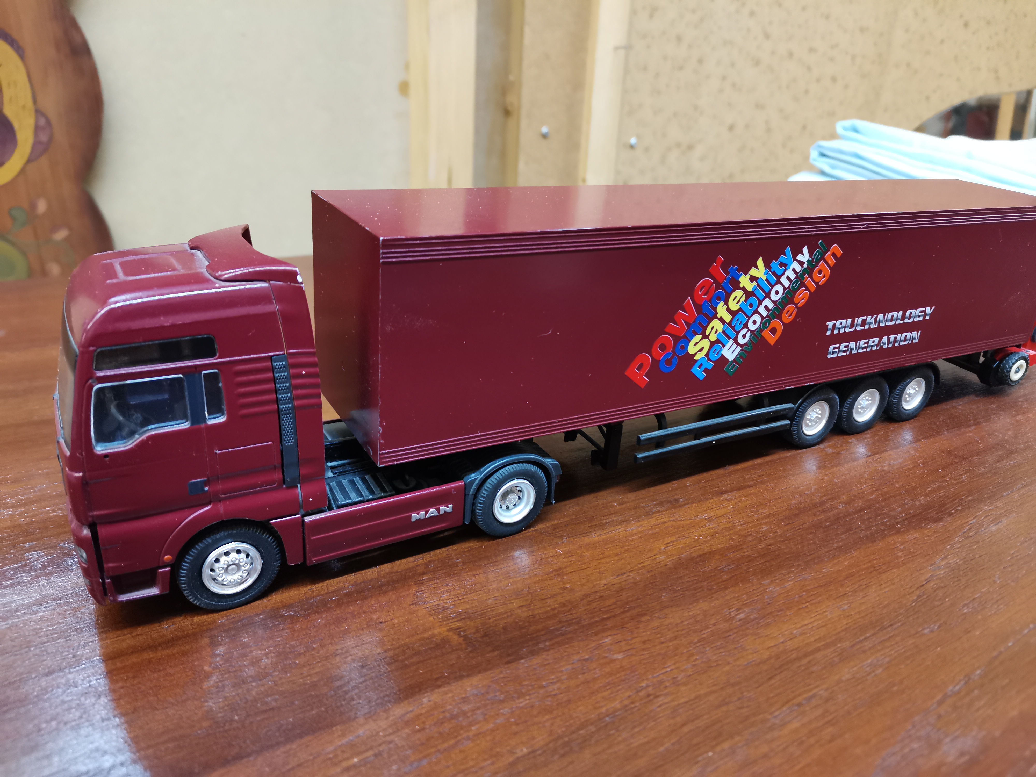 MAN Truck Sattelzug Modell von Conrad