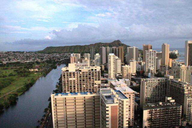 Honolulu mit dem Diamond Head im Hintergrung aus unserem Apartment im 41. Stock