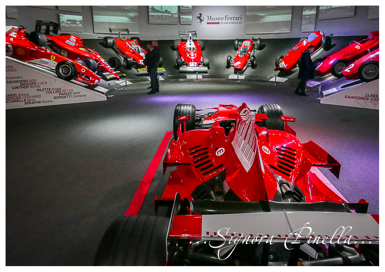 Ferrarifahren-in-Maranello3jpg